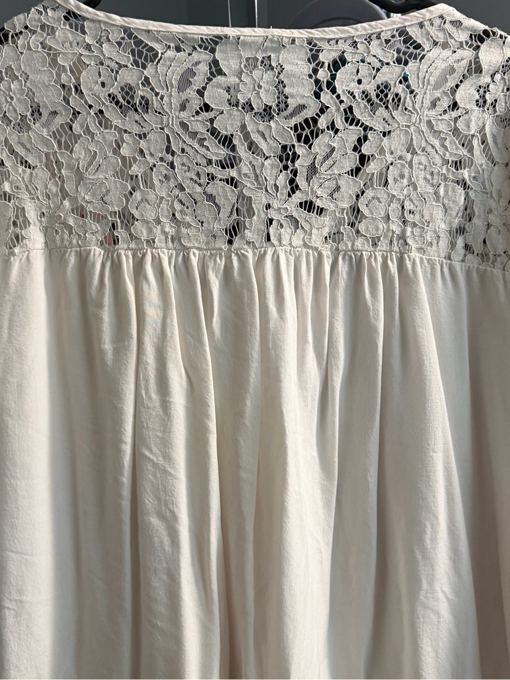 Kohl’s ~ Lace Trim ~ V-Neck Blouse ~ White ~ Decorative Buttons - Picture 6 of 8